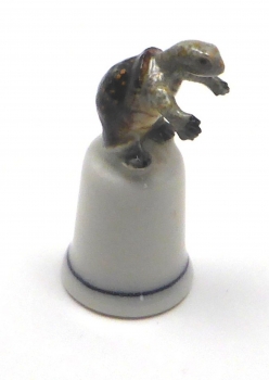 Porzellan Fingerhut einer aufrecht stehenden Sumpfschildkröte