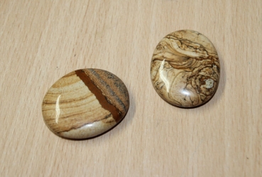 Scheibenstein Landschaftsjaspis ca. 3-5 x 5 cm groß (hellbraun-gesprenkelt)