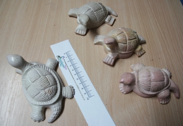 KENIA - Kunstschildkröten aus rosa und weißem Speckstein