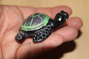KENIA - Grün schwarze Meeresschildkröte 7x6cm