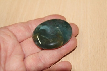 Scheibenstein Moosachat dunkelgrün ca. 5x6cm mit 0,8cm Höhe