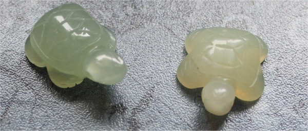 "Sassary"  Schildkröten Anhänger aus China Jade (2,5 cm)