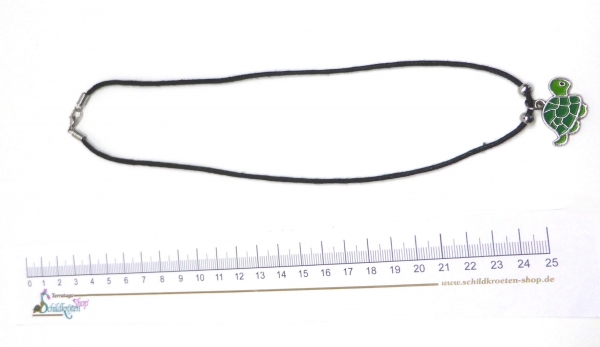 Halskette mit Schildkrötenanhänger aus Metall