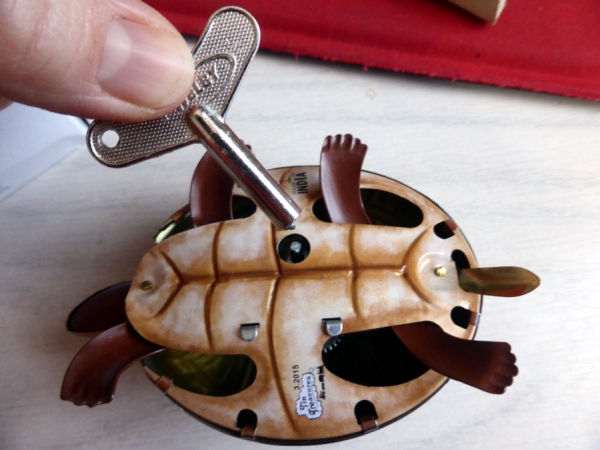 Nostalgie Spielzeug Metallschildkröte zum aufziehen - Naturgetreu