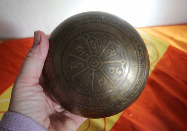 Tibetische Klangschale mit Gravur - Blume des Lebens - 12cm