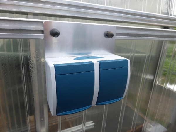 Schukosteckdose 2-fach (IP44) auf Aluminiumplatte