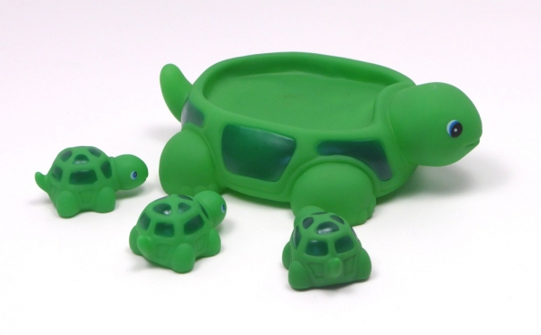 Bade Set Schildkröte "Amanda" mit drei Babys (grün/dunkelgrün)