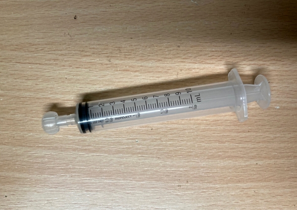 Critical Care Dosierspritze (10 ml Volumen mit Verschlusskappe)