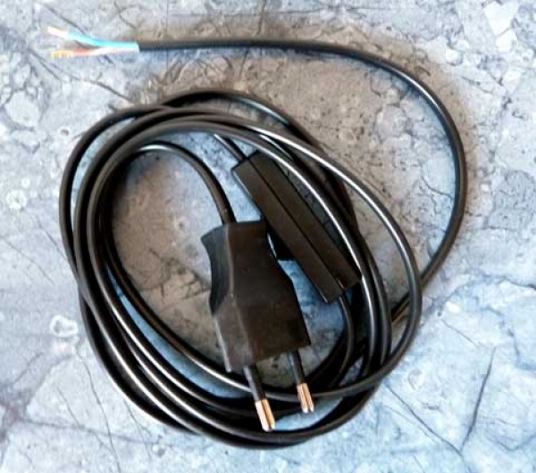 Zuleitung 2-adrig, schwarz mit Schalter u. Stecker 2x0,75