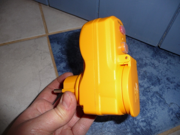 Brennenstuhl Personenschutz-Zwischenstecker