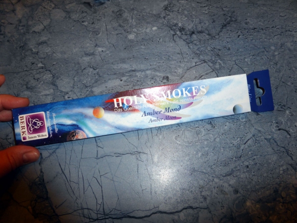 Holy Smokes Amber Mond Blue Line Räucherstäbchen