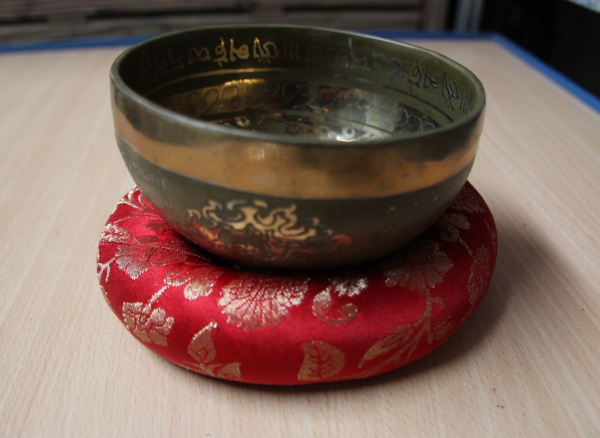 Rotes rundes Kissen für Klangschale 15 cm