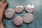 Scheibenstein Rosenquarz ca.5x6cm mit ca. 0,8cm hoch
